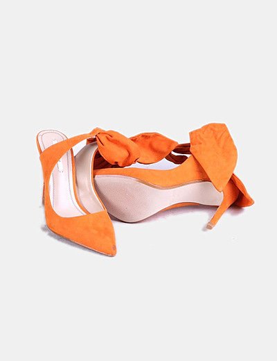 zapatos naranjas