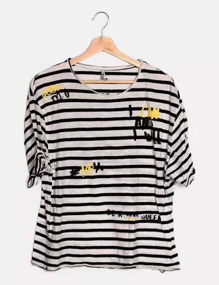 Camiseta con puntilla online stradivarius