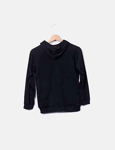 sudadera negra con gorro
