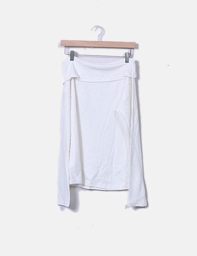 Top blanco cuello vuelto