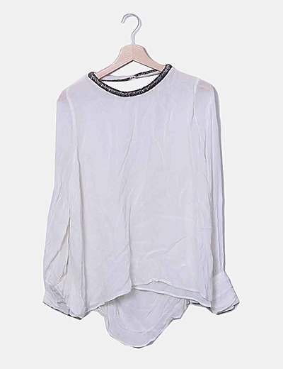 Zara Blusa asimétrica con abalorios en el cuello (descuento Zara Camiseta azul marina cuello de abalorios (descuento 84