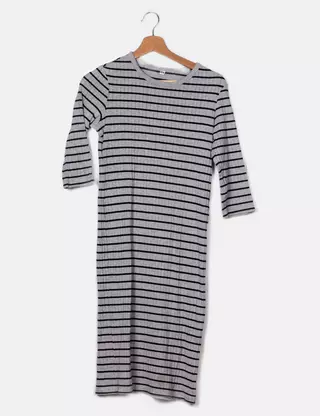 Robe Uniqlo Marine – Taille M, Longueur Genou, Coupe A-line, Occasion Bon état