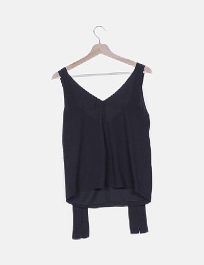 blusa negra de tirantes