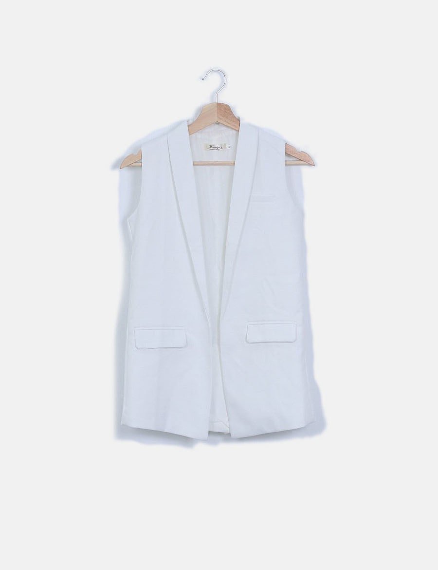outfit blazer blanco sin manga