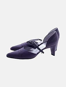 Jupe courte noire rayée avec une coupe péplum et une taille élastiquée