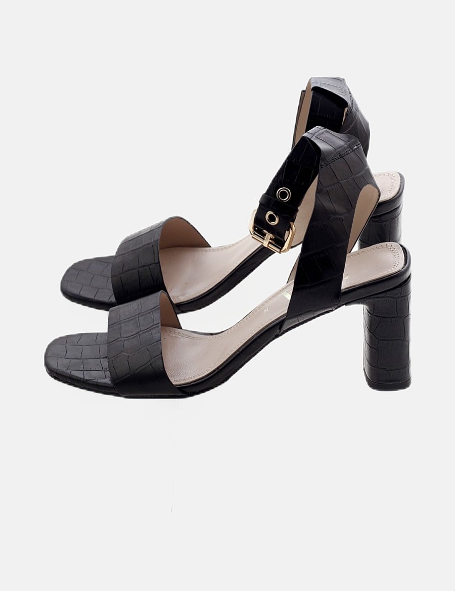 Sandalias Con Tachuelas SANDALIA DETALLE METu00c1LICO Negro