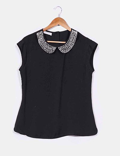 blusa negra con perlas