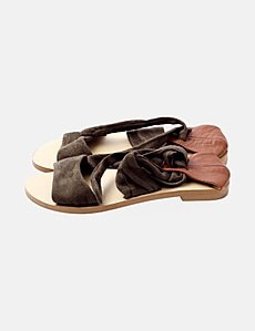 Hermès Chypre 38.5 EU Beige Esquisse, Noir Suede | The Luxury Flavor