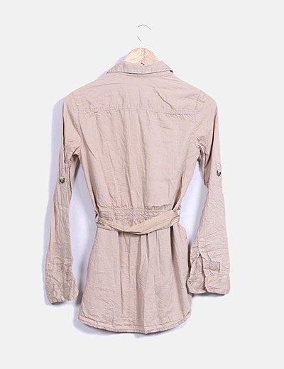 camisa con cinturon stradivarius