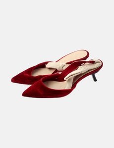 Mango Zapato de terciopelo rojo abierto