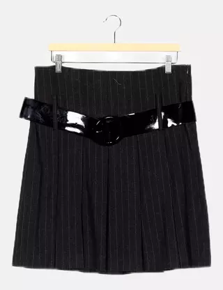Jupe Plissée Noire Chic Rinascimento - Taille M, Modèle ZC118, Occasion En Très Bon état
